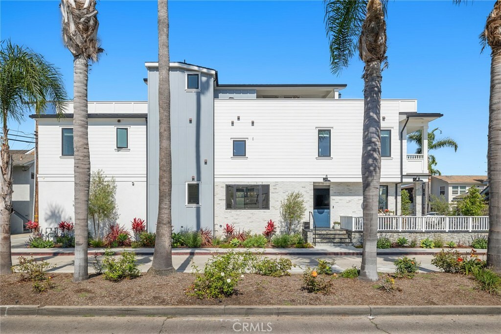 Property Photo:  201 Opal Avenue  CA 92662 