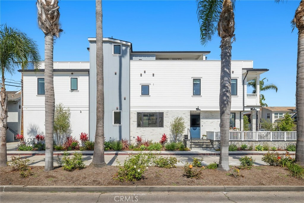 Property Photo:  201 Opal Avenue  CA 92662 