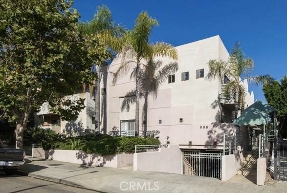 Property Photo:  806 N Martel Avenue 2  CA 90046 