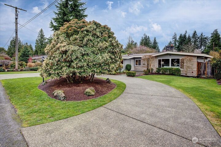Property Photo: 4131 94th Avenue SE WA 98040