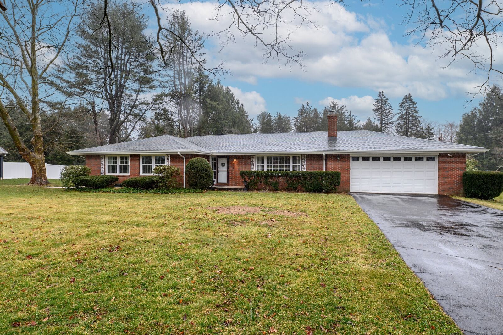 Property Photo:  34 Huntington Circle  CT 06518 