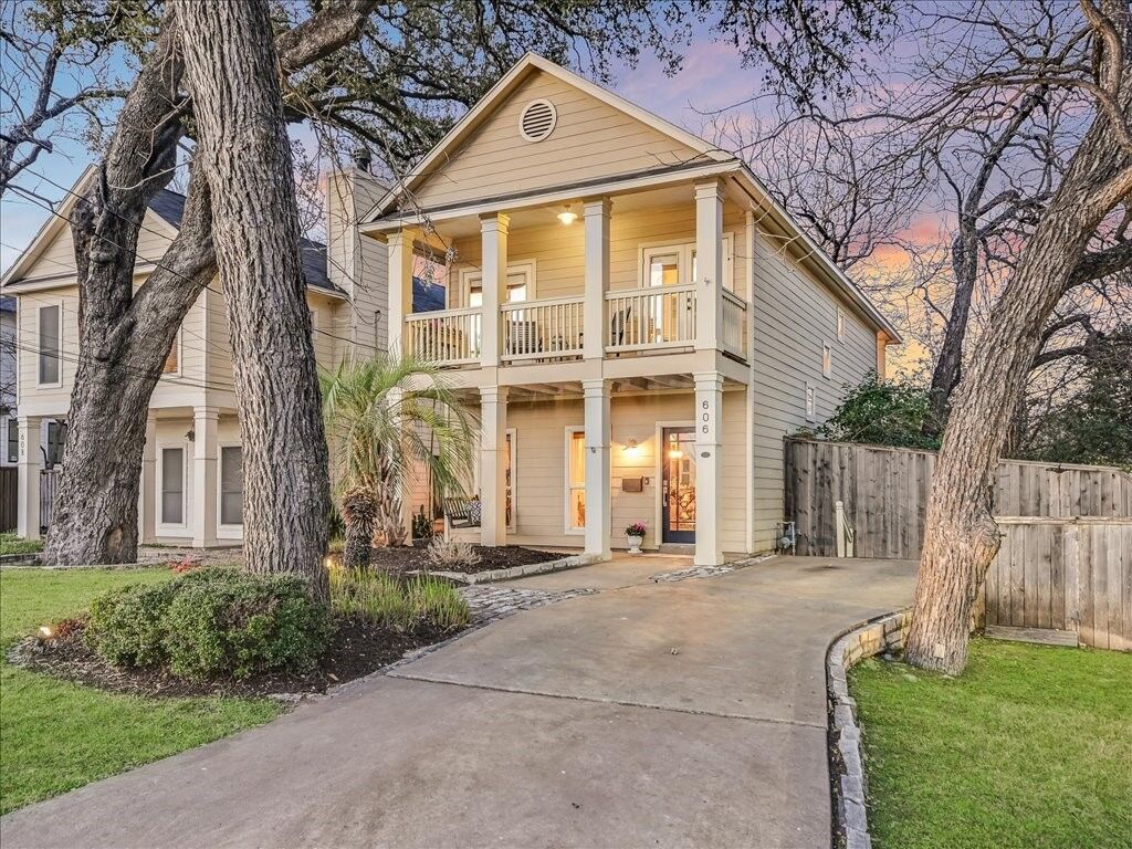 Property Photo: 606 W Elizabeth Street TX 78704