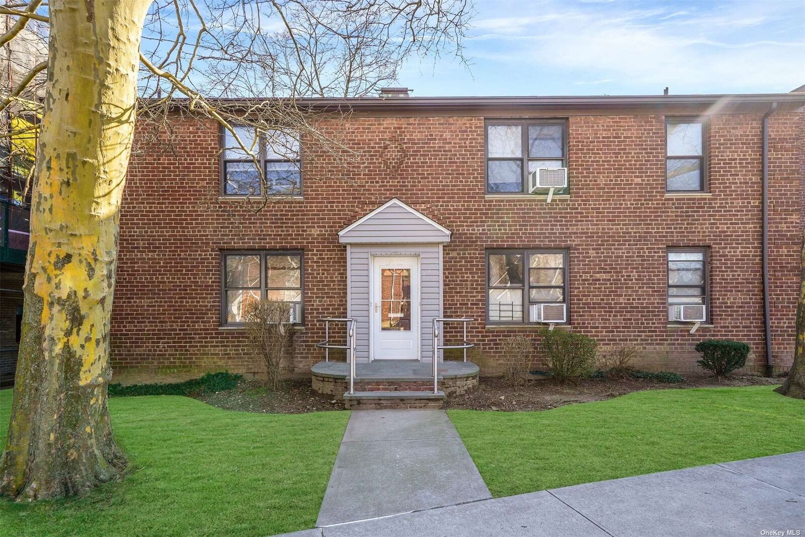 Property Photo:  171-10 Crocheron Avenue 44  NY 11358 