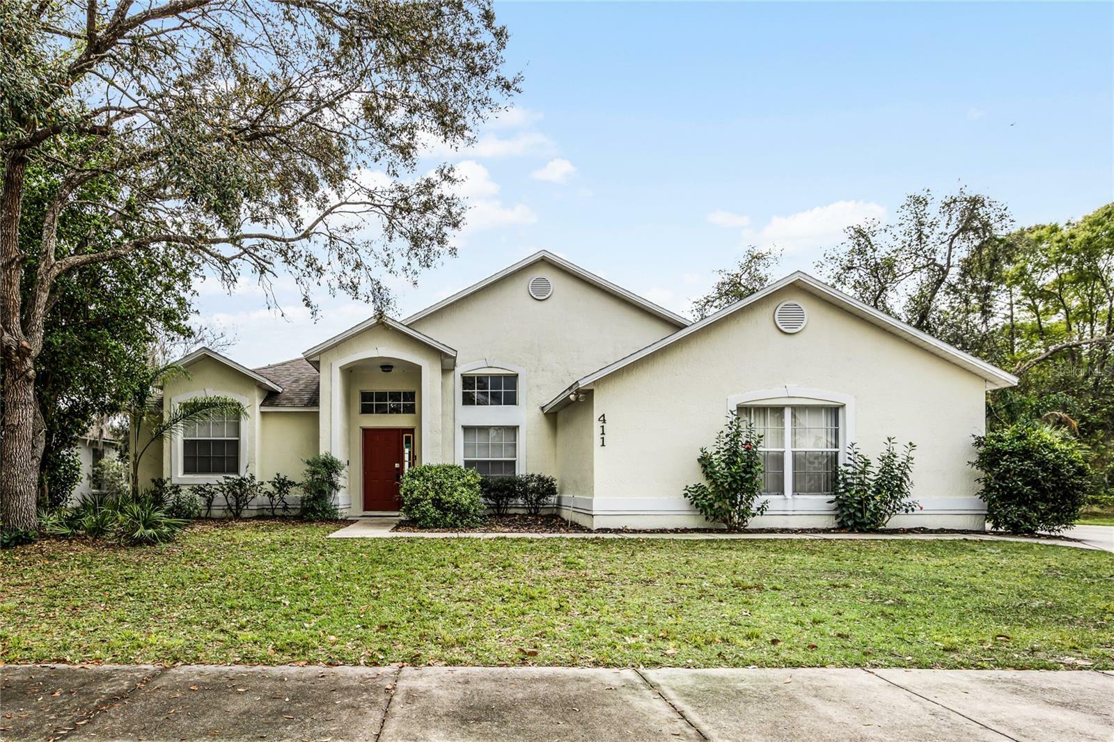 Property Photo:  411 Oakpoint Circle  FL 33837 