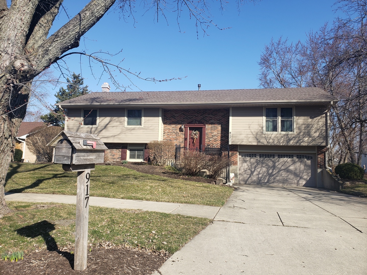 Property Photo:  917 North Avenue  IL 60510 