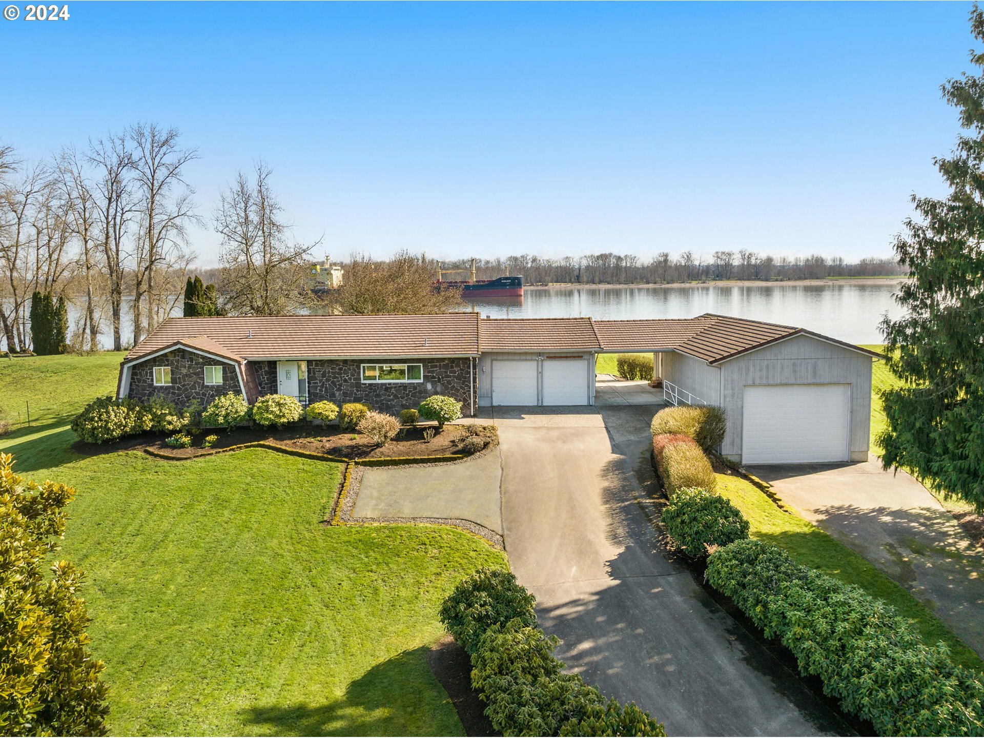 Property Photo: 22344 NW Gillihan Rd OR 97231