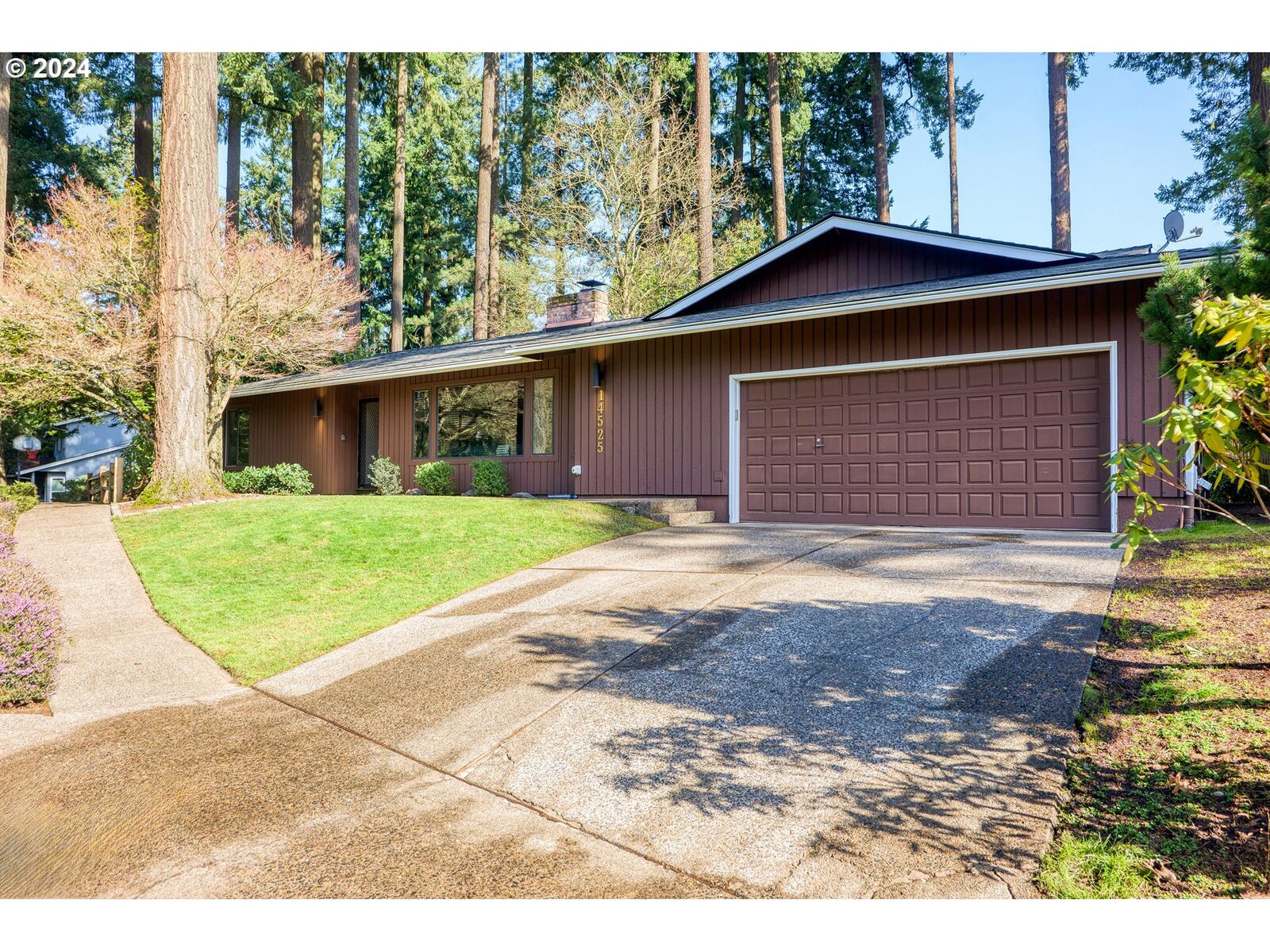 Property Photo: 14525 SW Forest Dr OR 97007