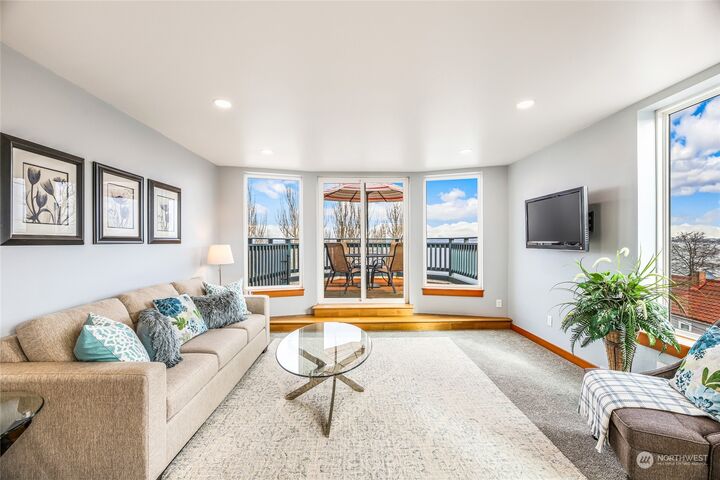 Property Photo:  2920 Alki Avenue SW 410  WA 98116 