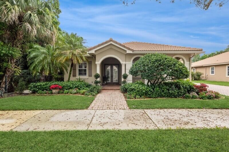 Property Photo:  184 Via Rosina  FL 33458 