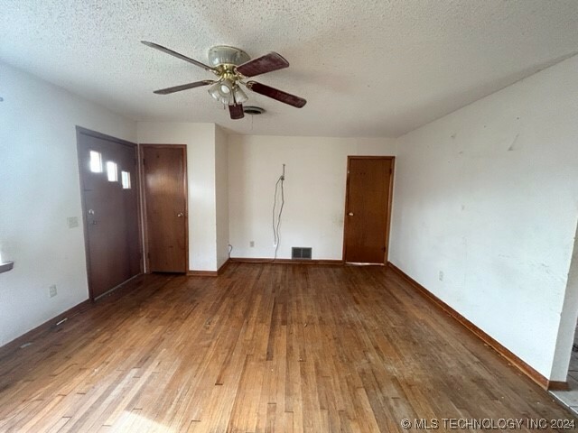 Property Photo:  821 Raymond Avenue  OK 74547 