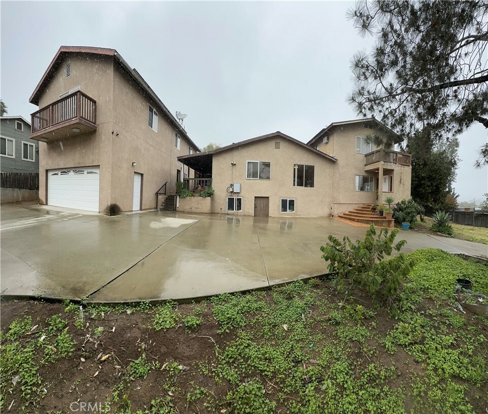 Property Photo:  954 W 9th Avenue  CA 92025 