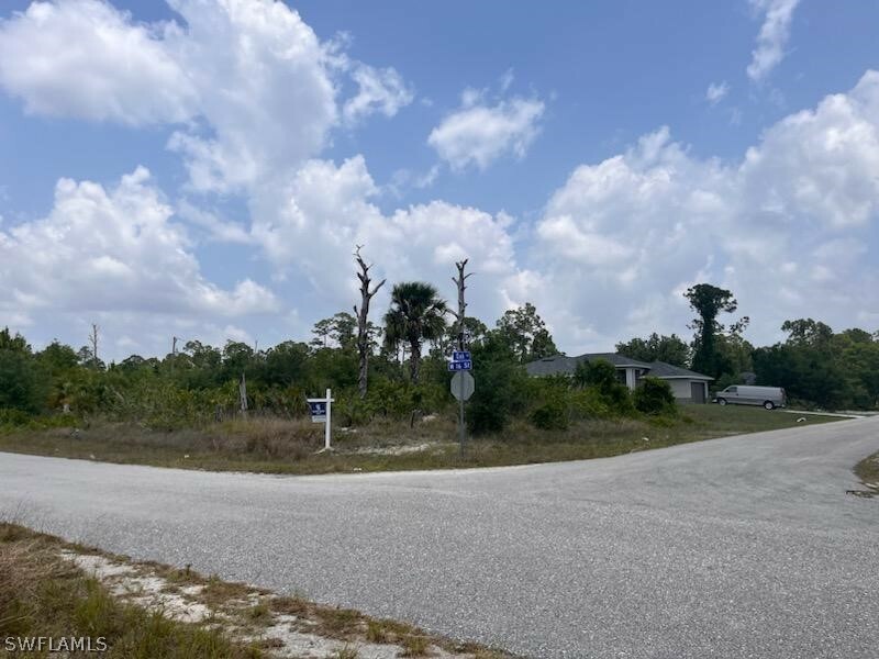 Property Photo:  1601 Oak Avenue  FL 33972 