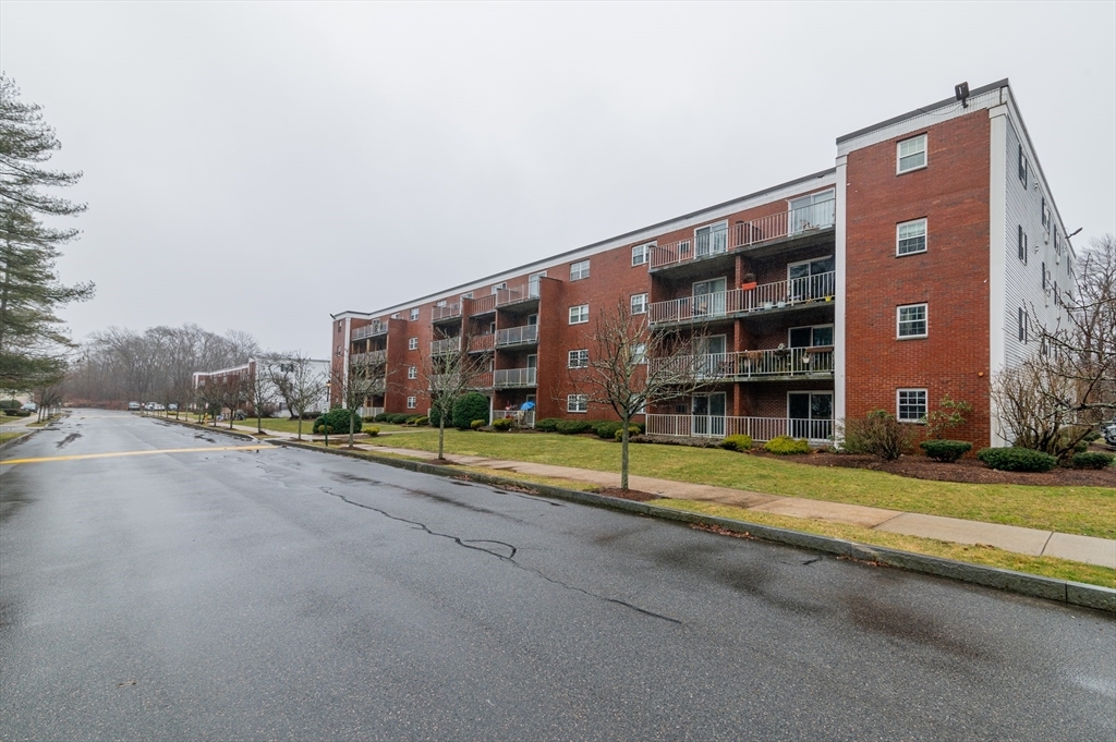 Property Photo: 50 Webster St 104 MA 02190