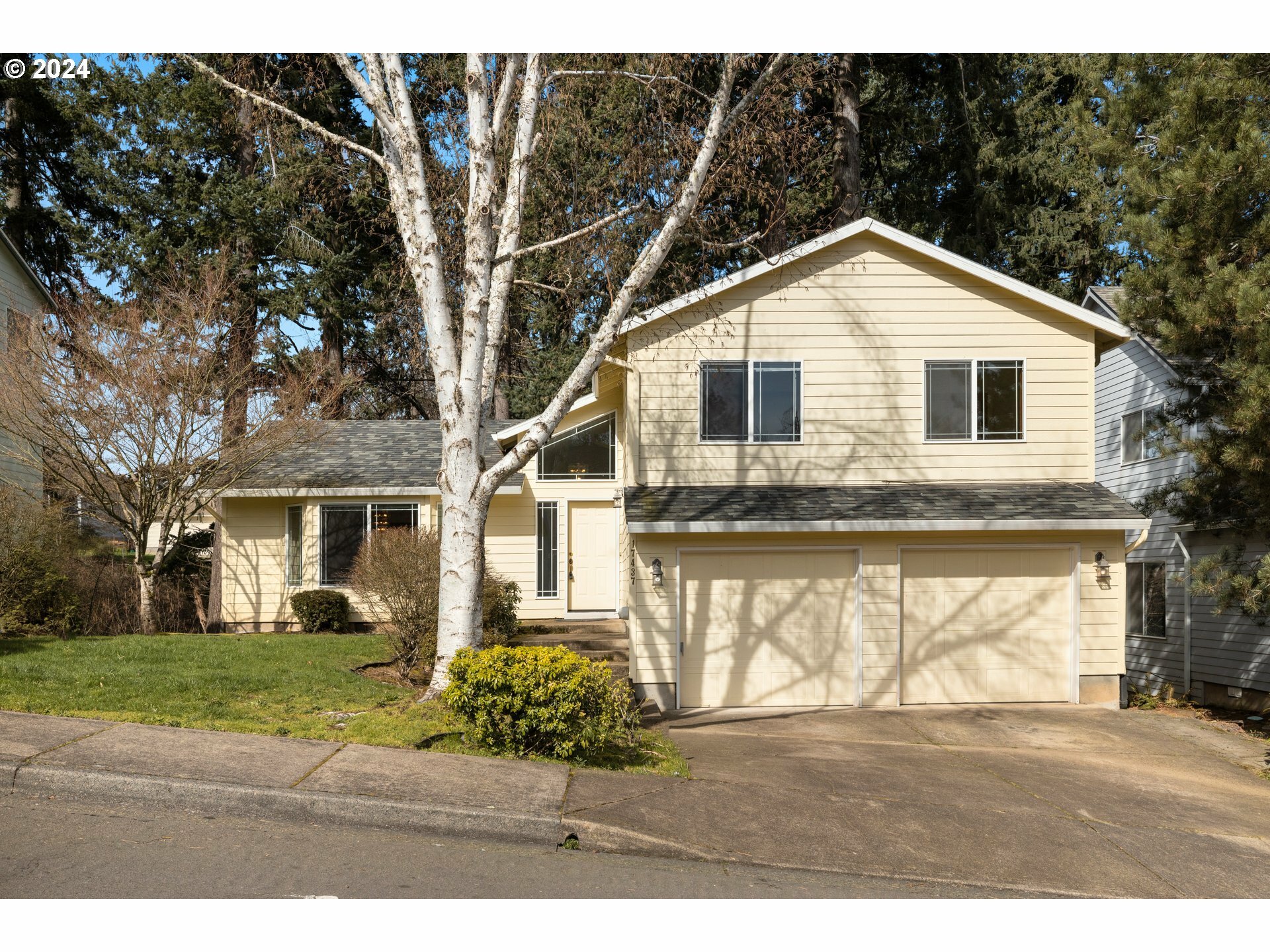 17437 Wake Robin Cir  Oregon City OR 97045 photo