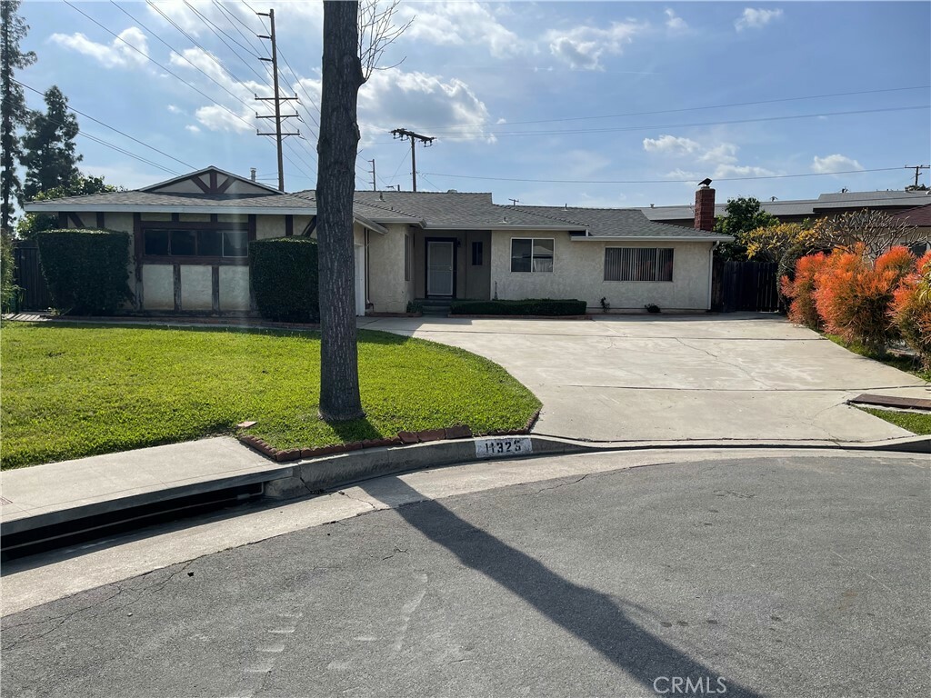 Property Photo:  11323 Bluefield Avenue  CA 90604 