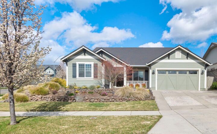 3905 Calle Vista Drive  Medford OR 97504 photo