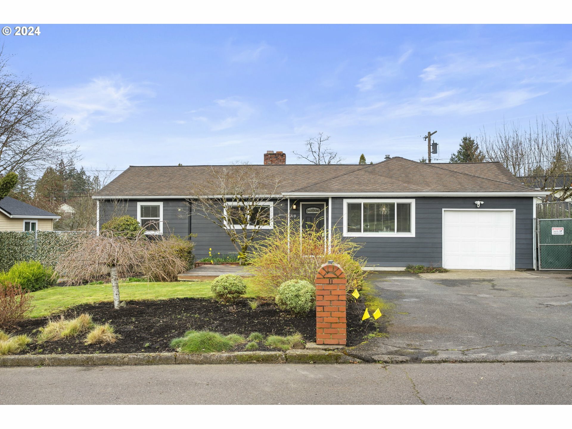 Property Photo:  319 NW 139th Ave  OR 97229 
