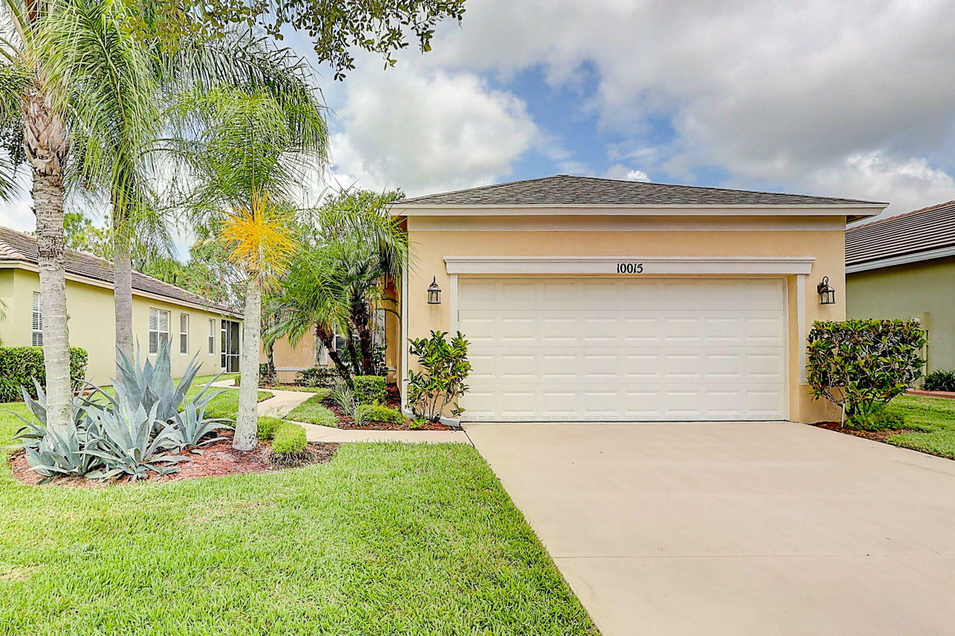 Property Photo:  10015 SW Stonegate Drive  FL 34987 