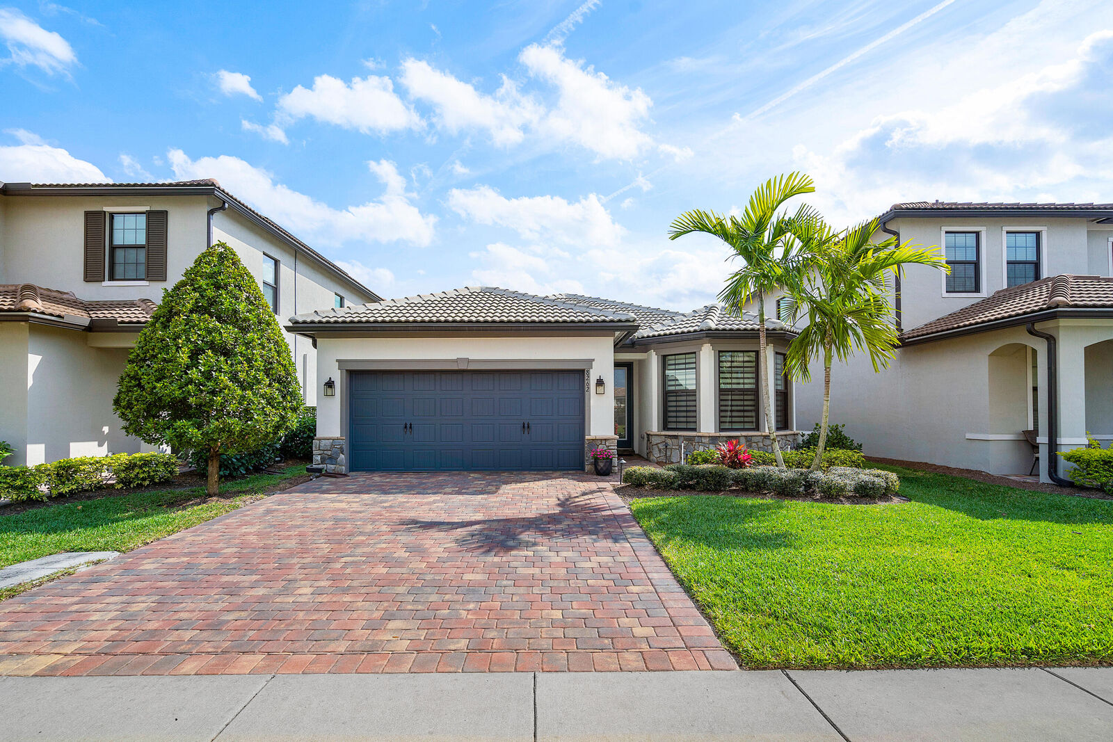 Property Photo: 8262 Cinch Way FL 33467