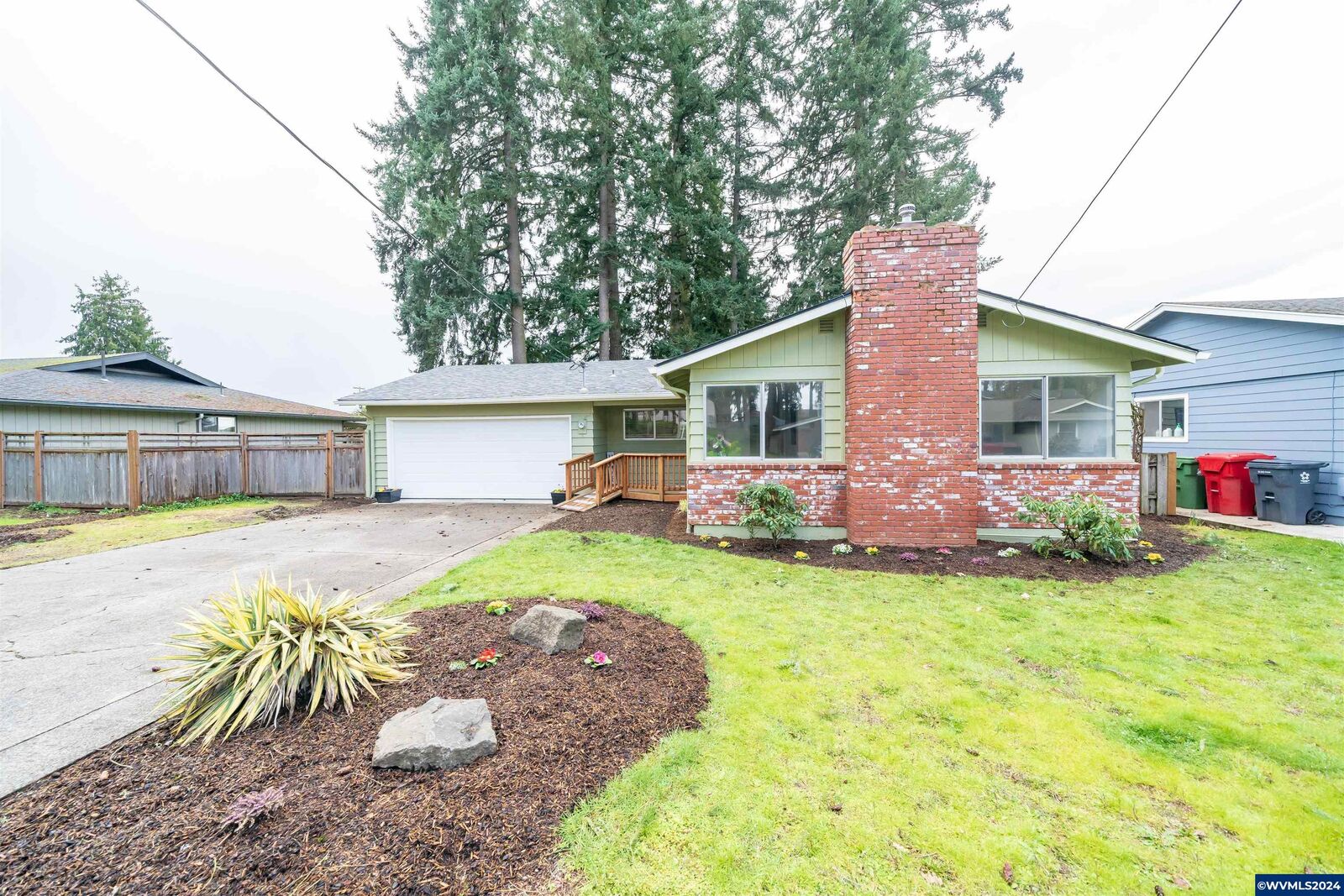 Property Photo:  434 W Kathy St  OR 97383 