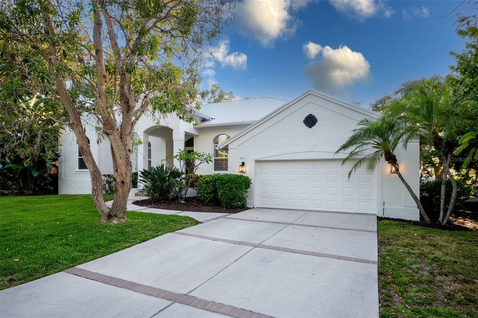 Property Photo:  5317 Siesta Court  FL 34242 