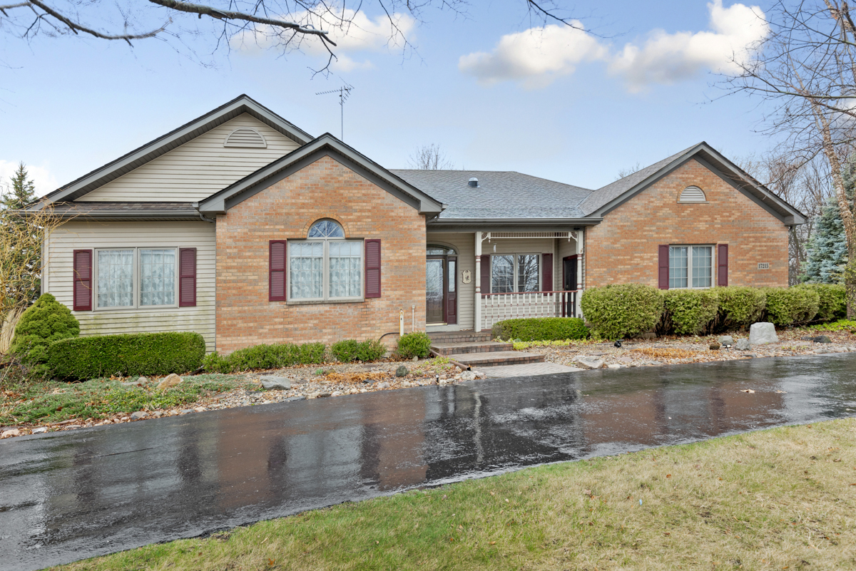 Property Photo:  17215 Fieldstone Drive  IL 60152 