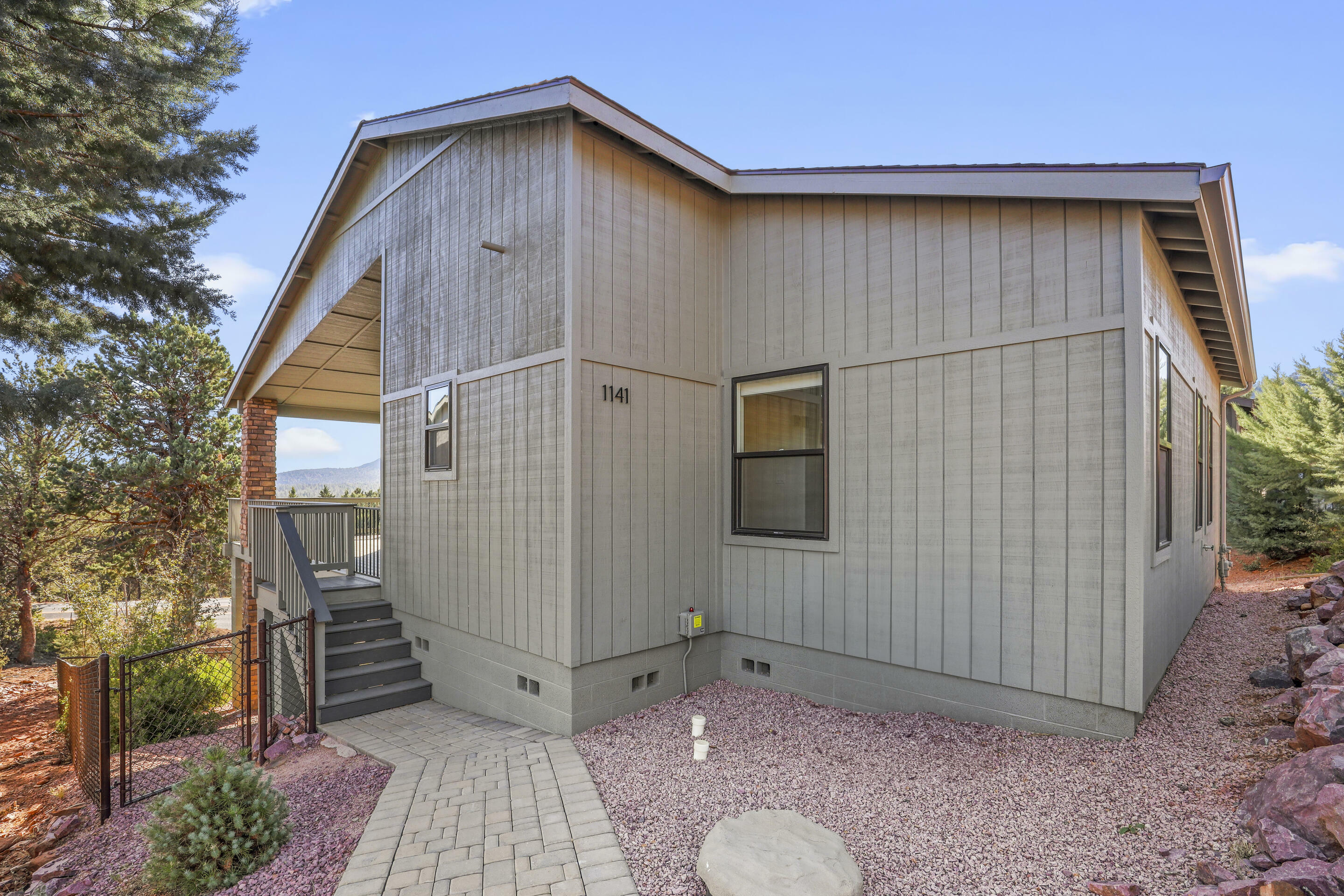 Property Photo: 1141 E Elk Rim Court AZ 85544
