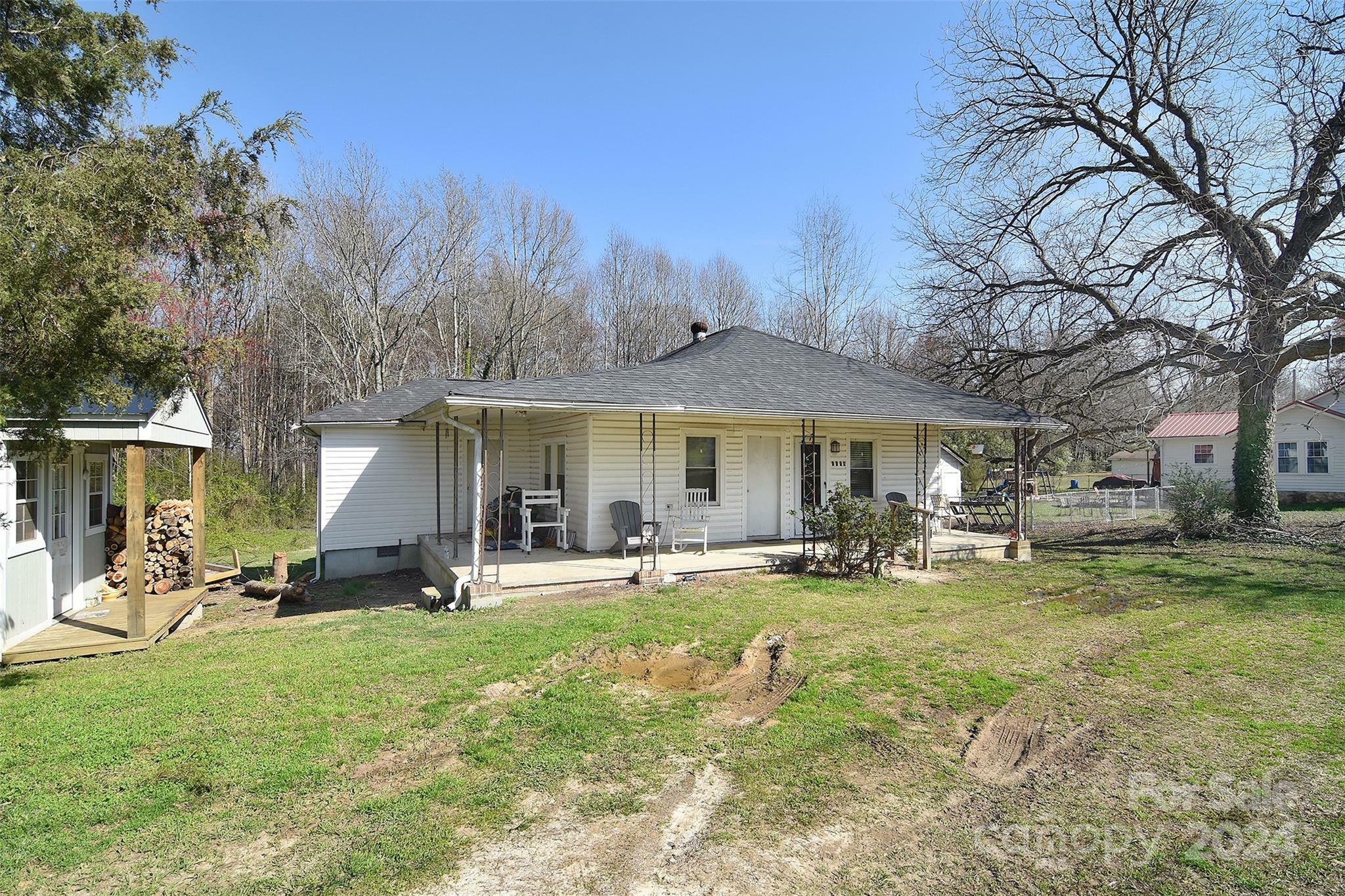 Property Photo:  1118 Tryon Courthouse Road  NC 28016 