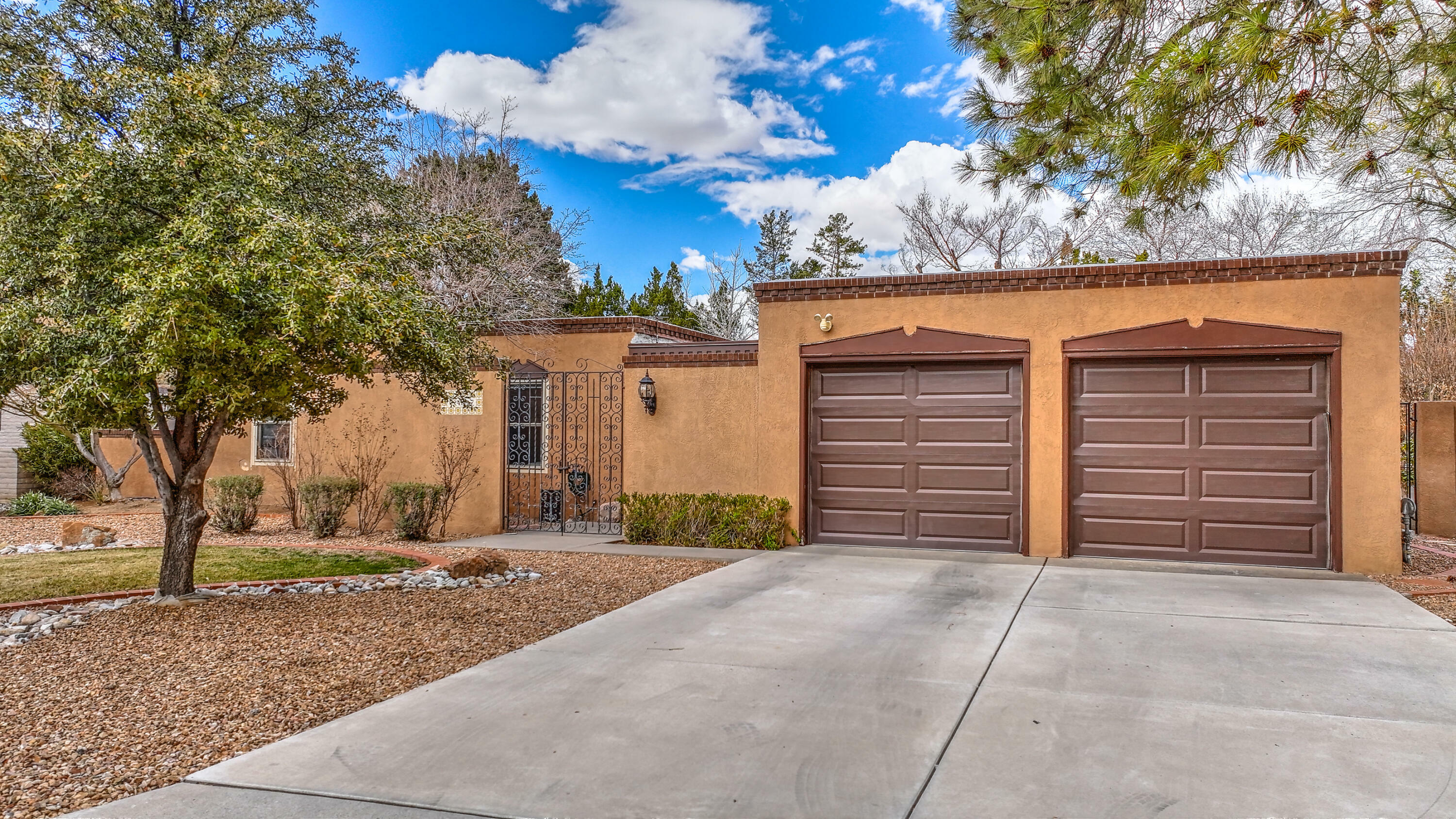 Property Photo:  7417 Vista Del Arroyo Avenue NE  NM 87109 