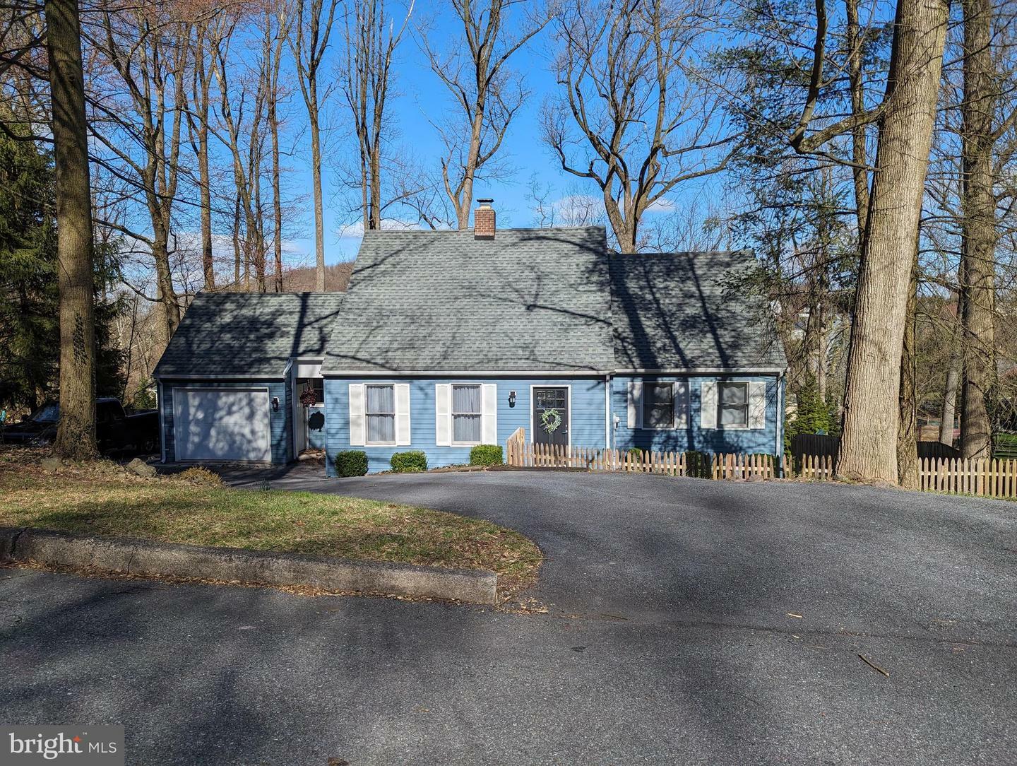 Property Photo:  1421 Spring Hill Drive  PA 17036 