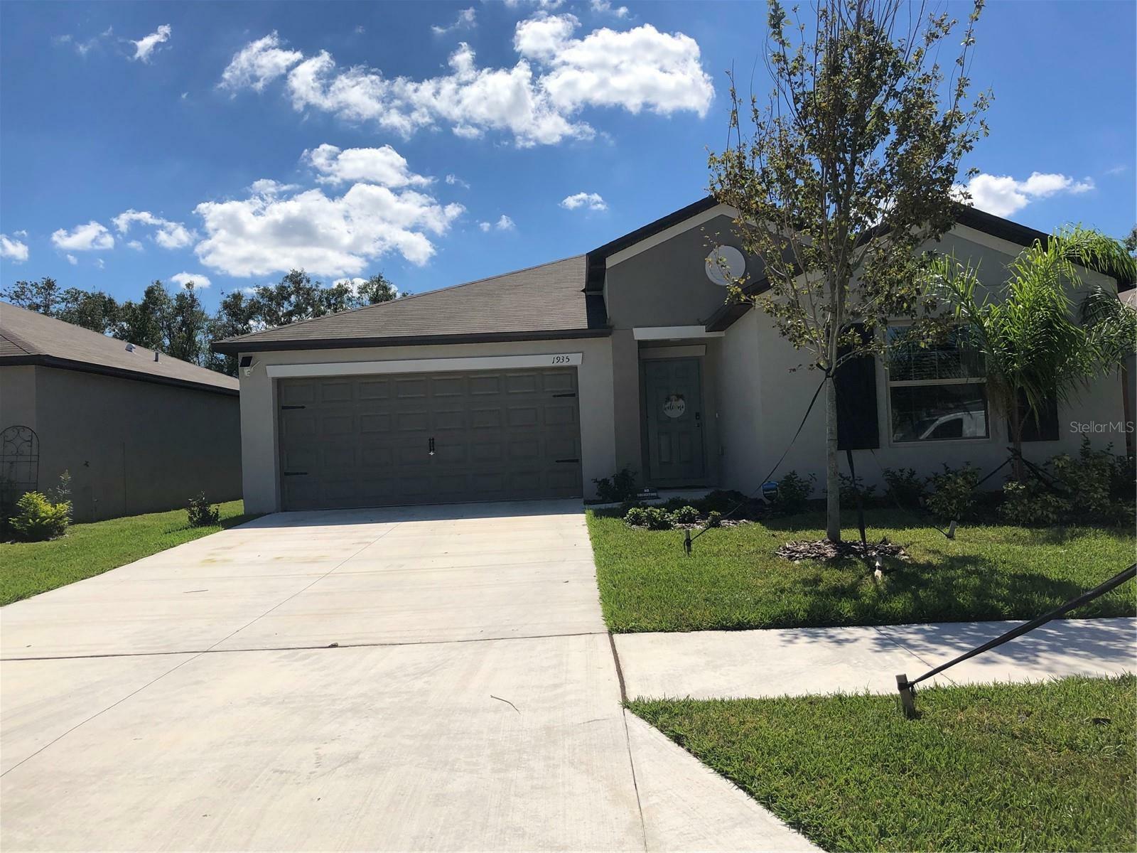 Property Photo:  1935 Fan Aloe Way  FL 33570 