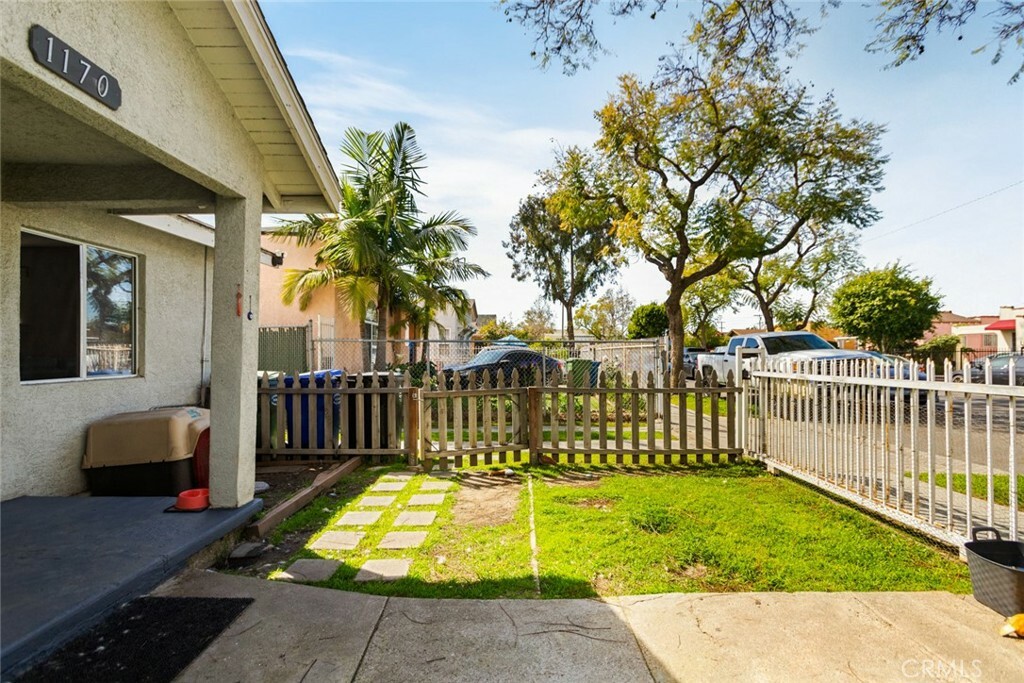 Property Photo:  1170 E 71st Street  CA 90001 