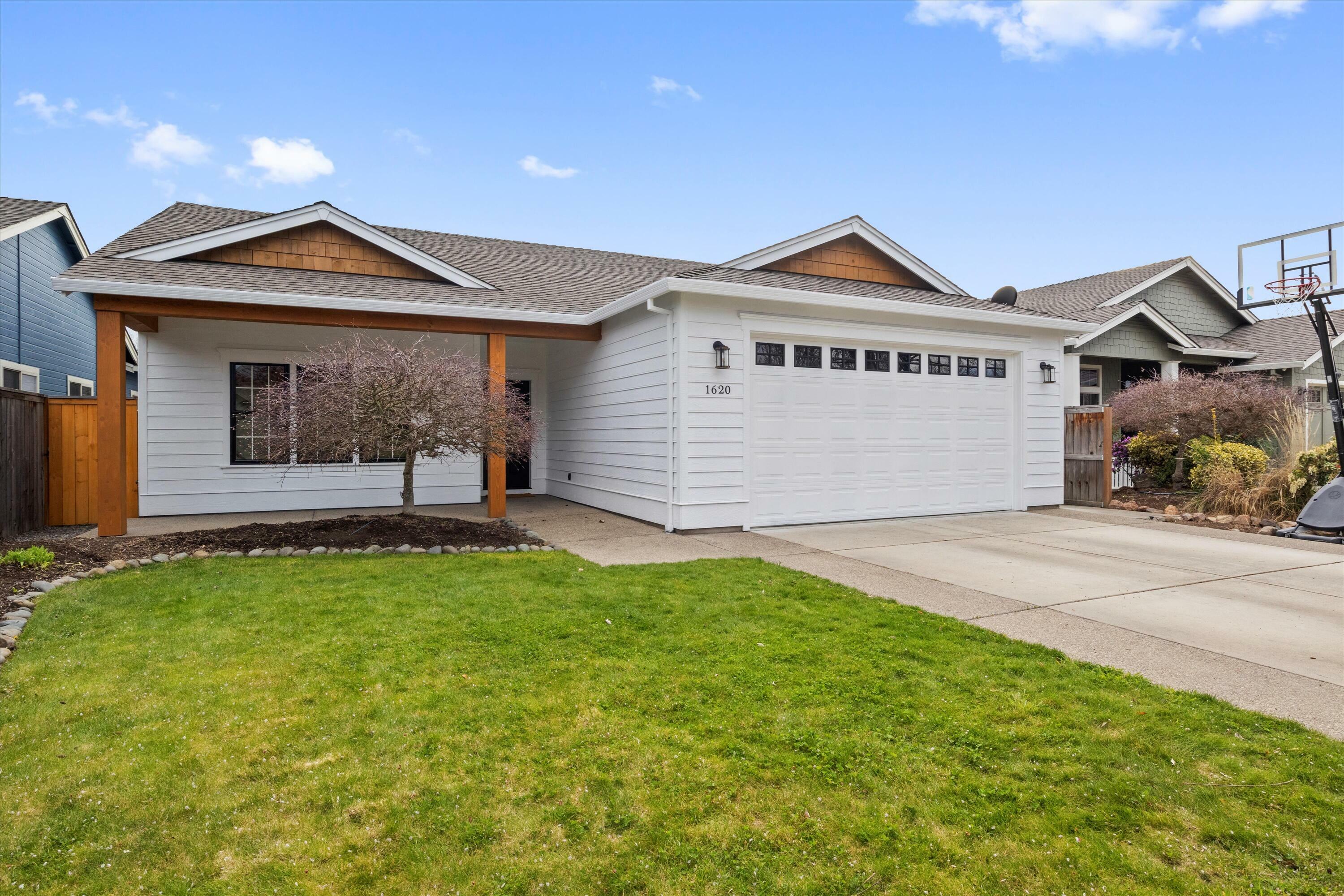 Property Photo: 1620 Monarch Lane OR 97504
