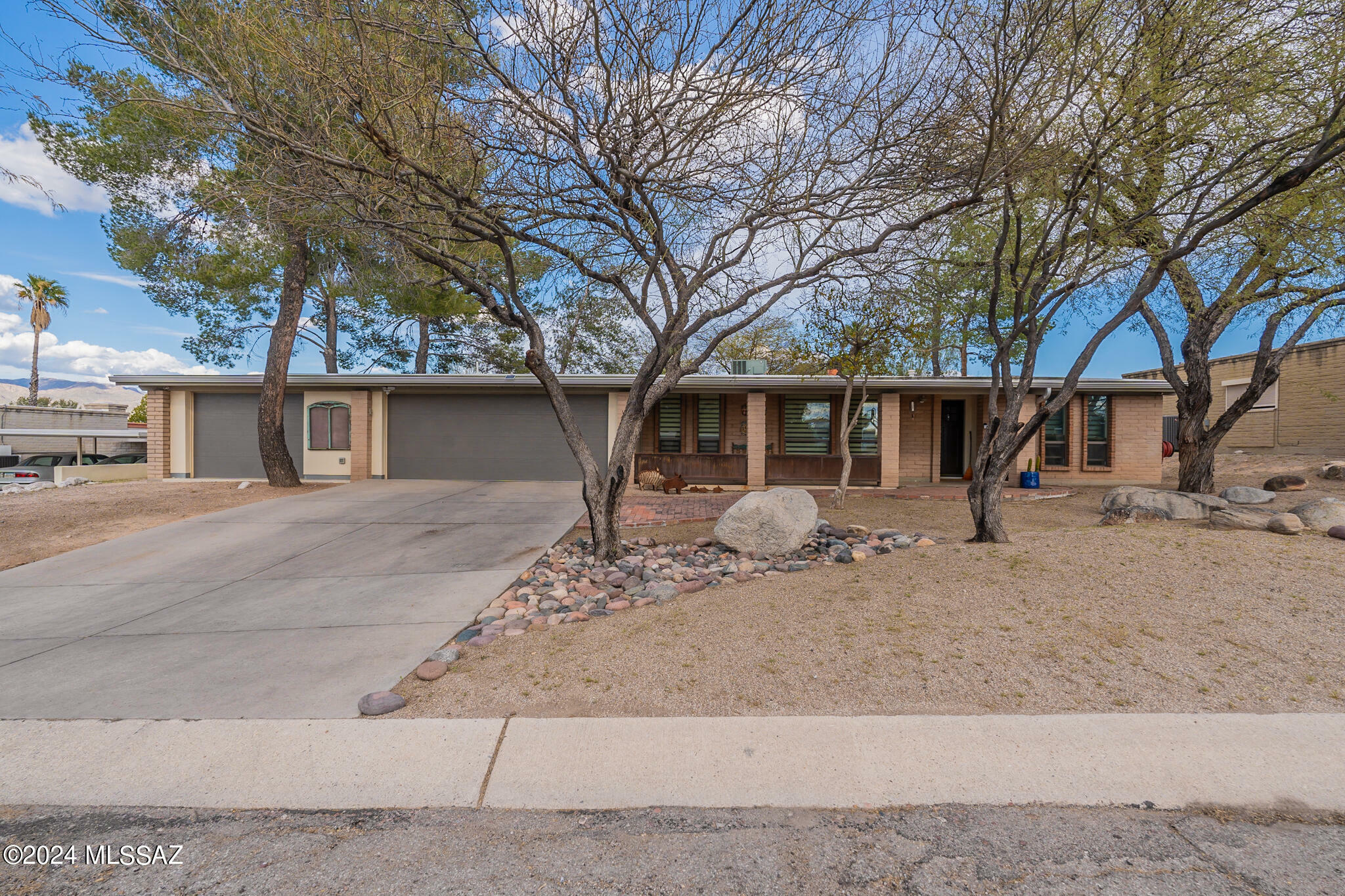 Property Photo:  2230 N Sarnoff Drive  AZ 85715 