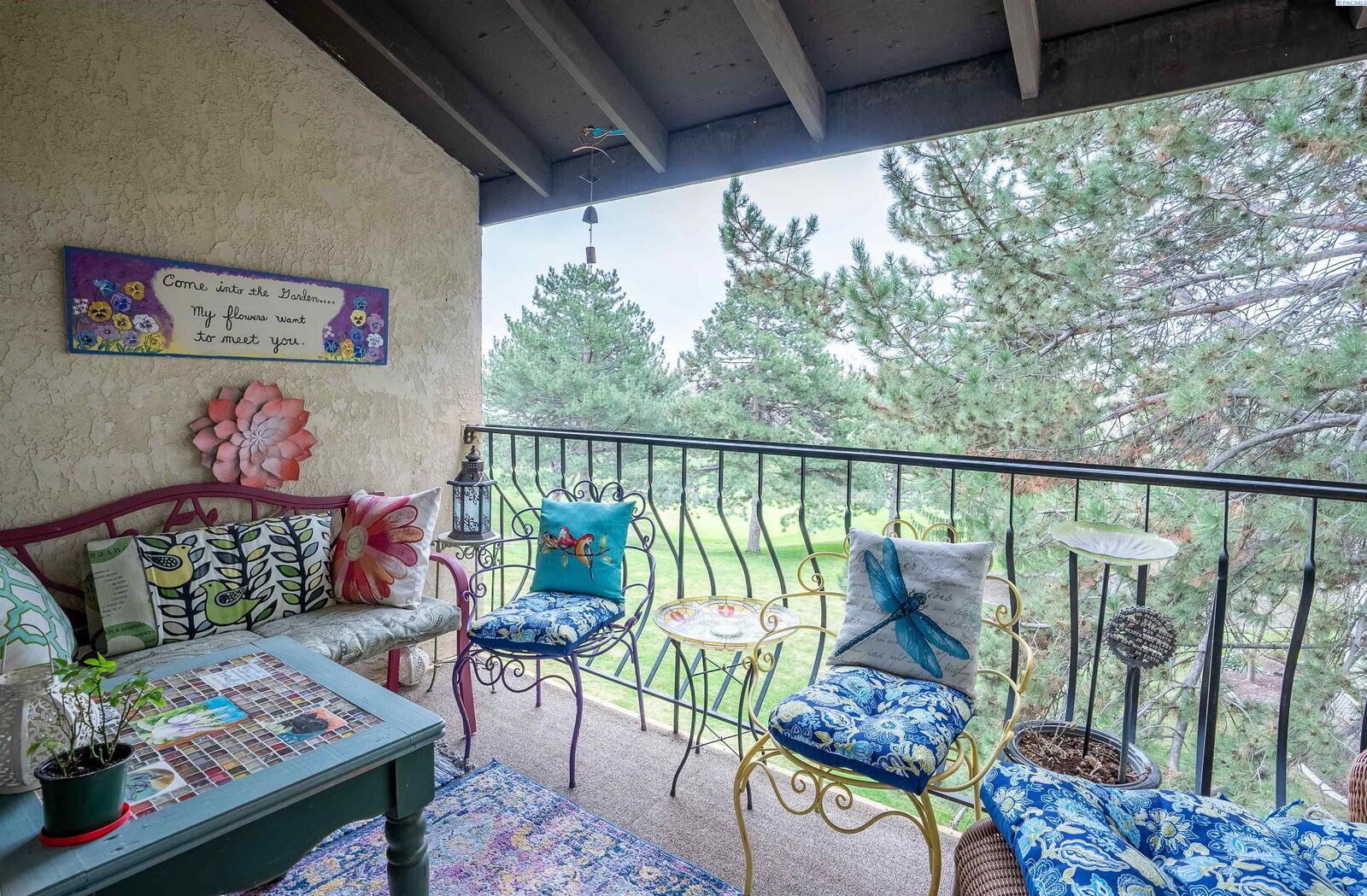Property Photo: 303 Gage Blvd 304 WA 99352