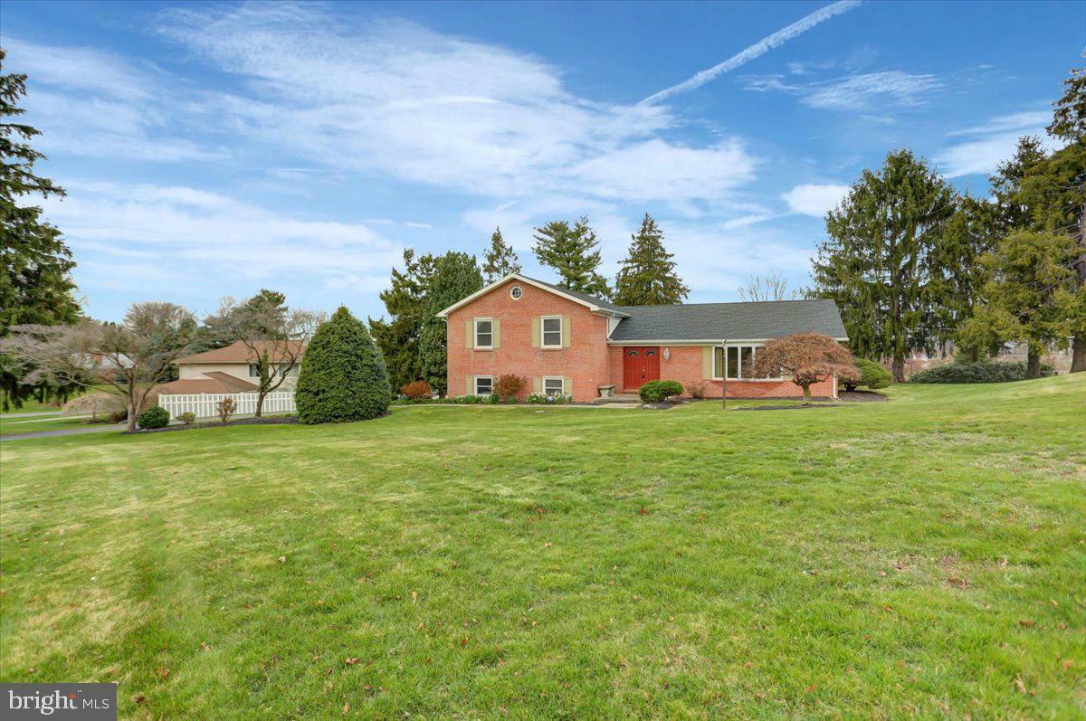 Property Photo:  253 Farmington Road  PA 17202 