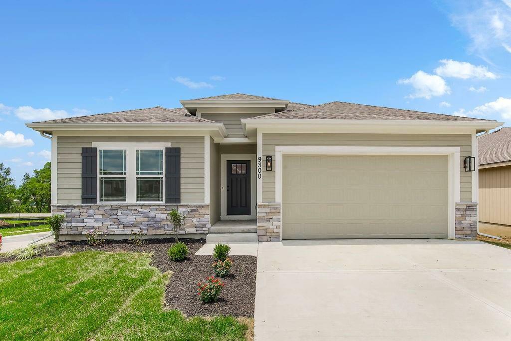 Property Photo: 9300 N Coventry Avenue MO 64154