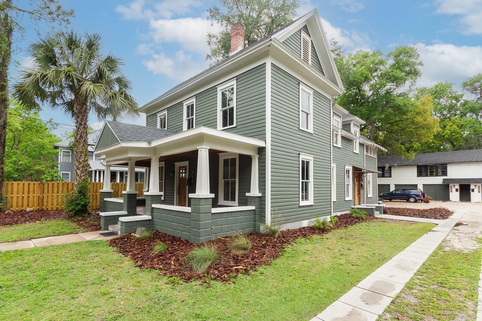 Property Photo: 718 NE 4th Avenue FL 32601