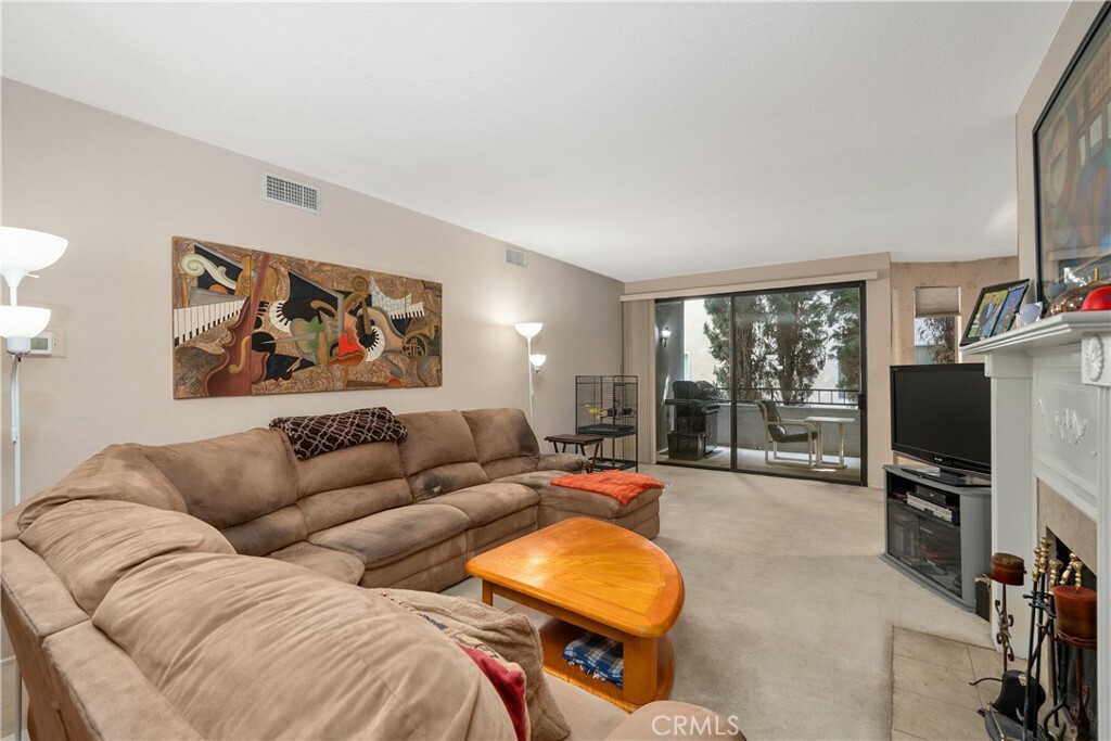 Property Photo:  4443 Ventura Canyon Avenue 103  CA 91423 