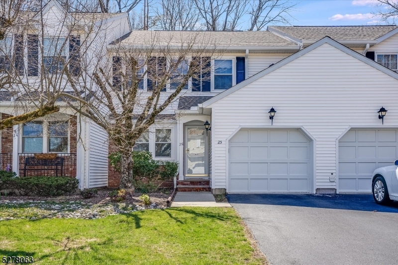 Property Photo:  25 Bridle Way  NJ 07871 