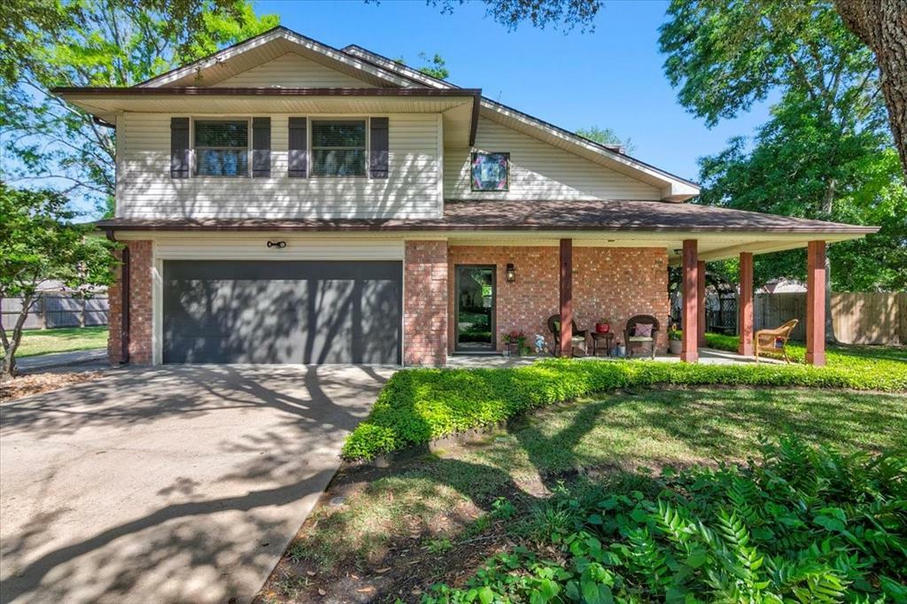 Property Photo:  204 Live Oak Street  TX 77611 