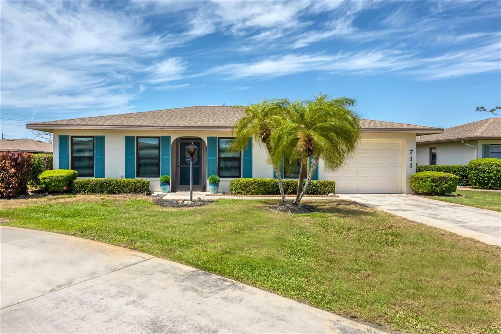 Property Photo: 711 Vivienda West Boulevard 39 FL 34293