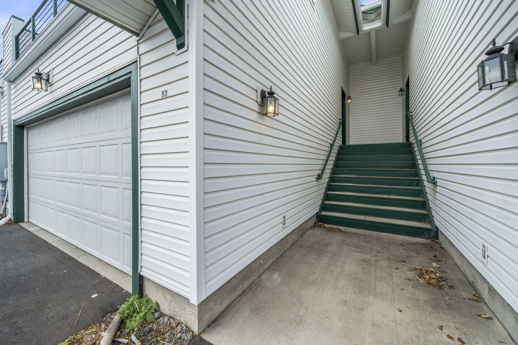Property Photo:  438 NW 19th Street 53  OR 97756 