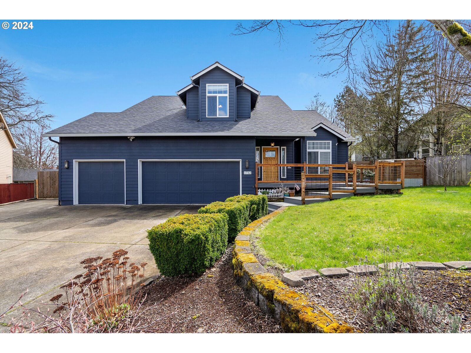 Property Photo:  1732 NW 30th Cir  WA 98607 