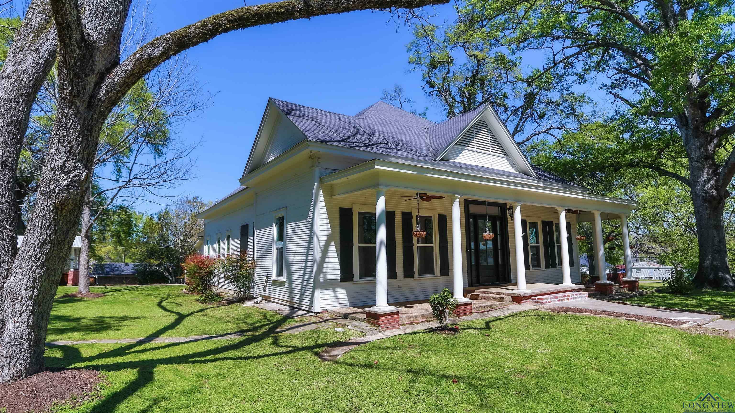 Property Photo:  409 E Baker St  TX 75657 