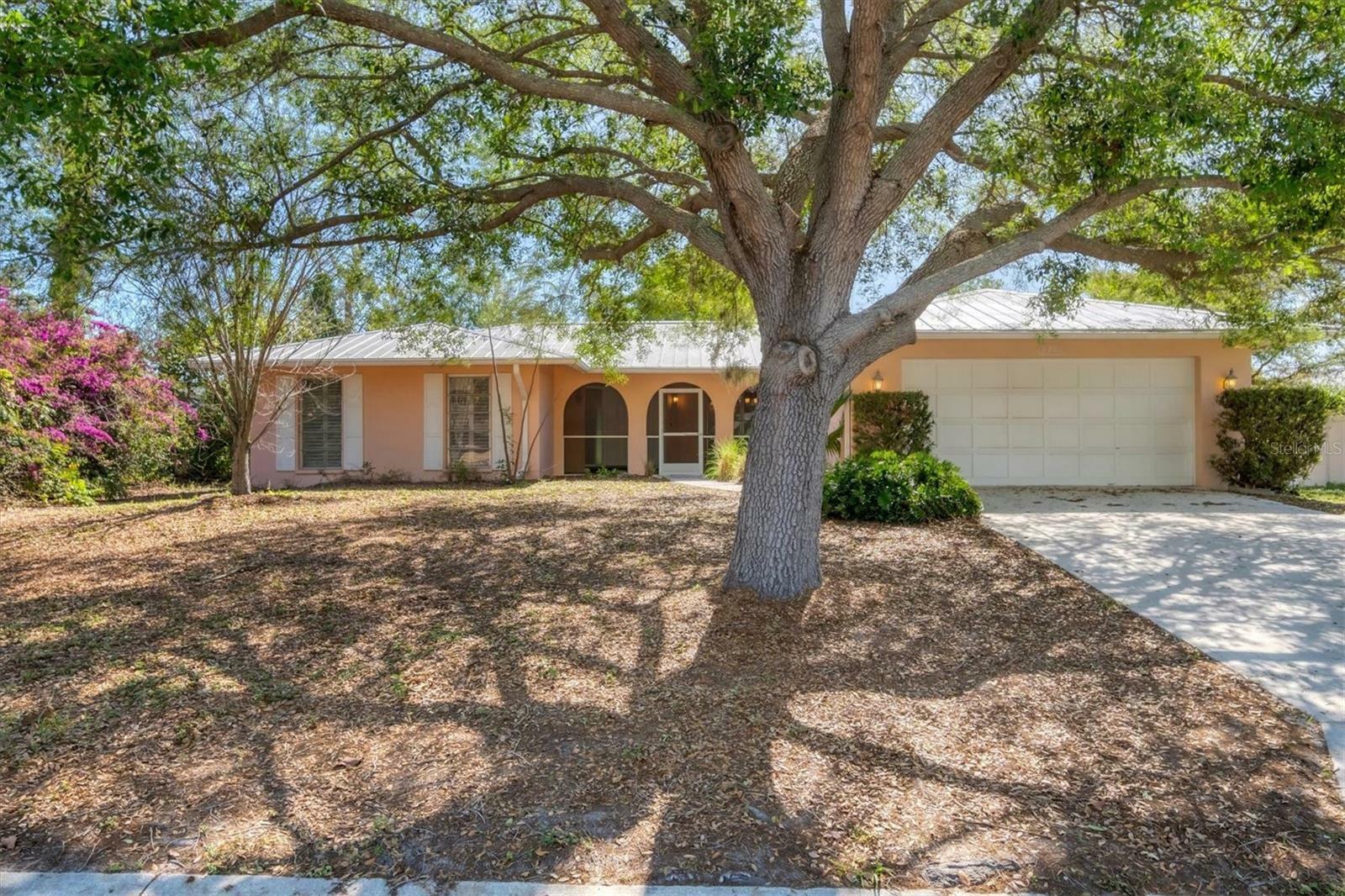 Property Photo:  2203 River Ridge Drive  FL 34239 