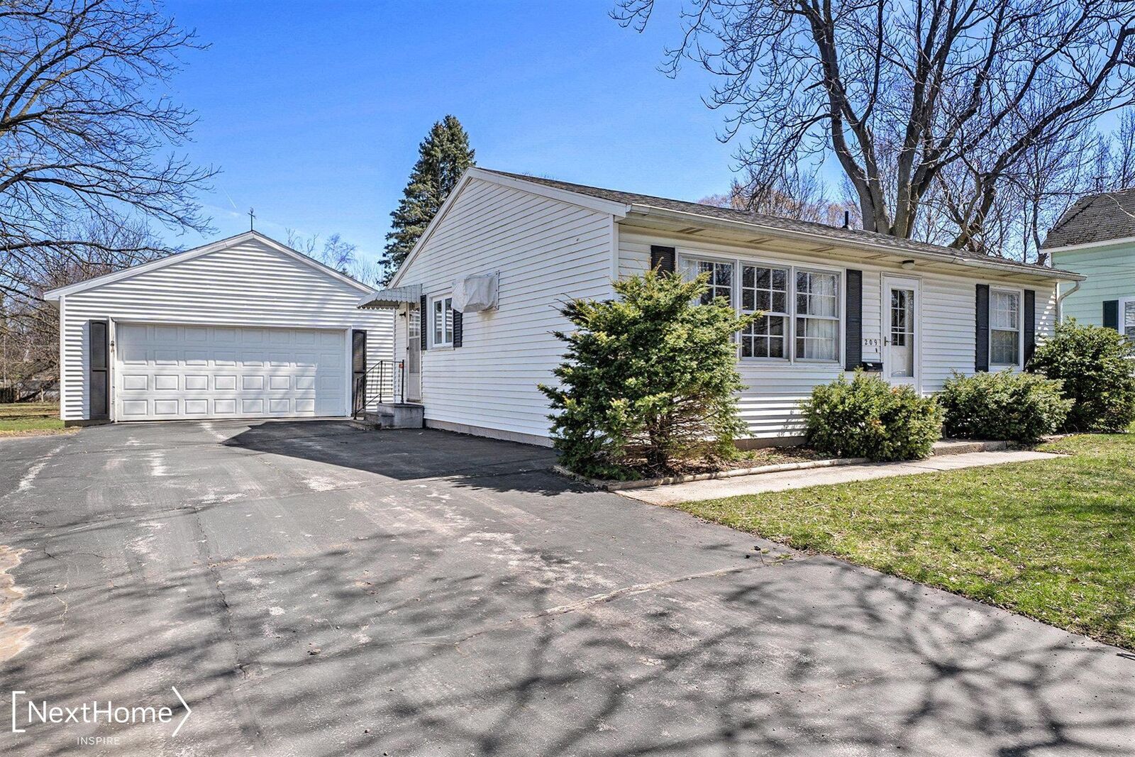 Property Photo:  209 S East  MI 48880-1727 