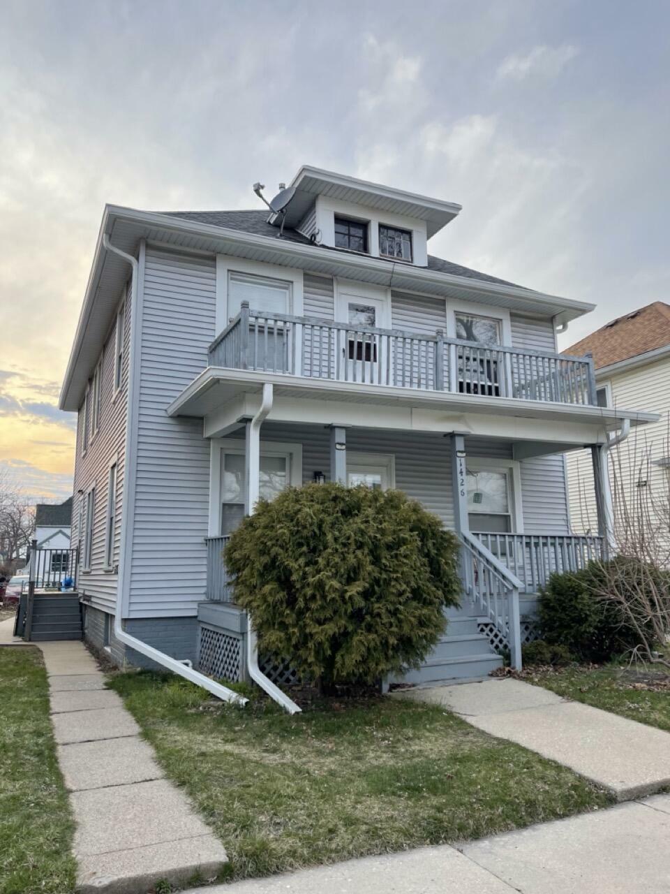 Property Photo: 1426 Grange Ave WI 53405