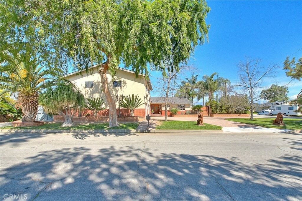 Property Photo:  1121 W Greendale Street  CA 91790 