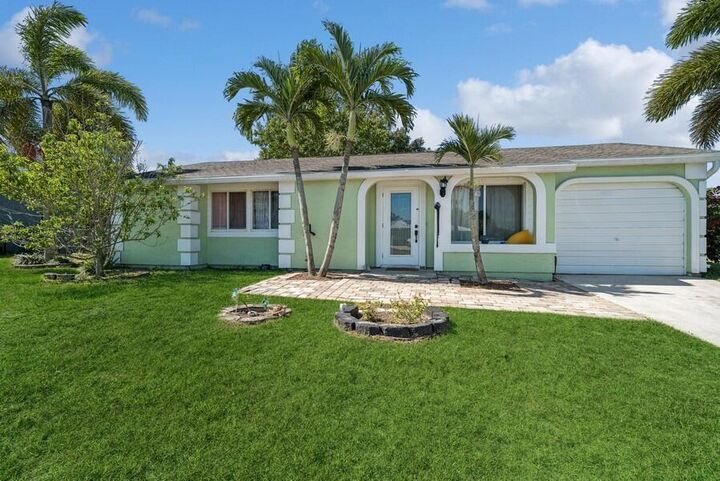 698 SW Bridgeport Drive  Port Saint Lucie FL 34953 photo